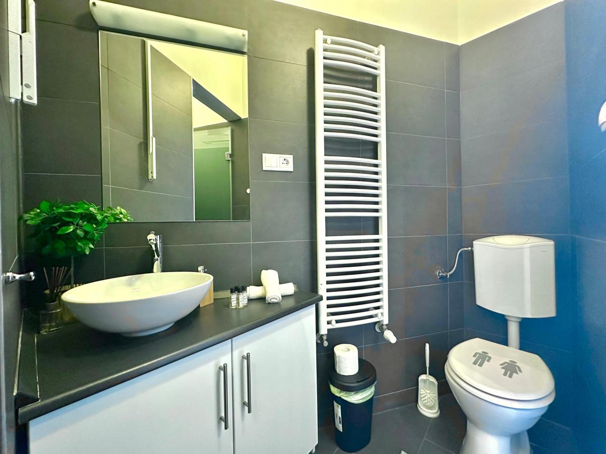 Deluxe 2-bedroom With Sauna And Ac Apartment